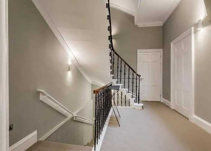 Joivy Spacious Close To Princes Street *
