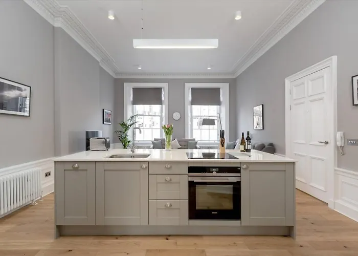 Joivy Spacious Close To Princes Street *