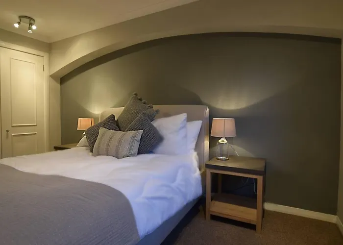 Joivy Historic Centre With Free Secure Parking - No Suvs אדינבורו