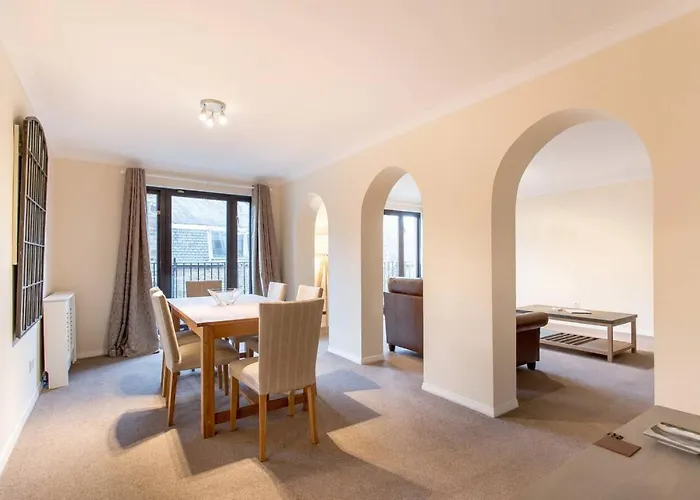 Joivy Historic Centre With Free Secure Parking - No Suvs דירה