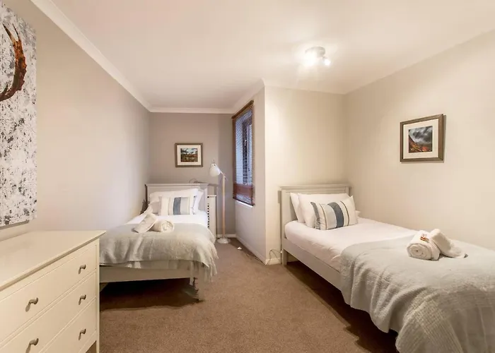 Joivy Historic Centre With Free Secure Parking - No Suvs * אדינבורו