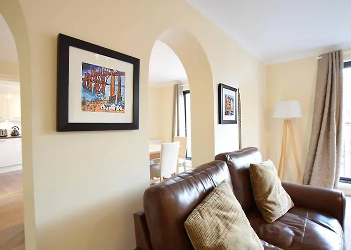 Joivy Historic Centre With Free Secure Parking - No Suvs דירה *