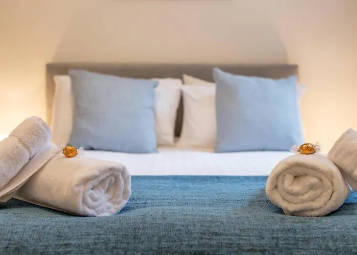 Joivy Spacious Flat With Garden In Centre *