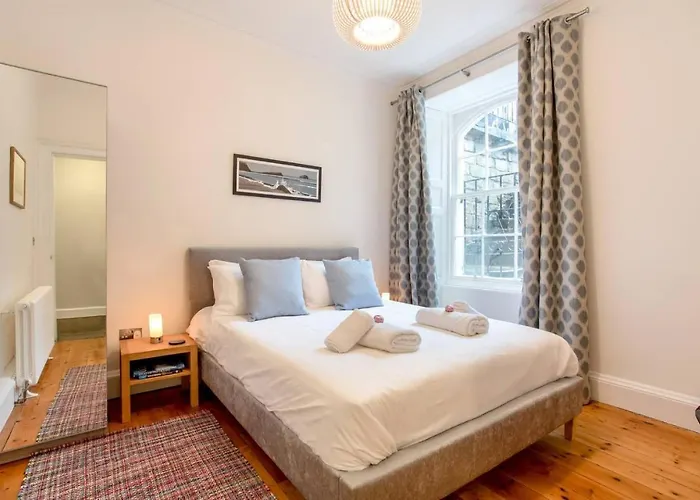 Apartment Joivy Spacious Flat With Garden In Centre *