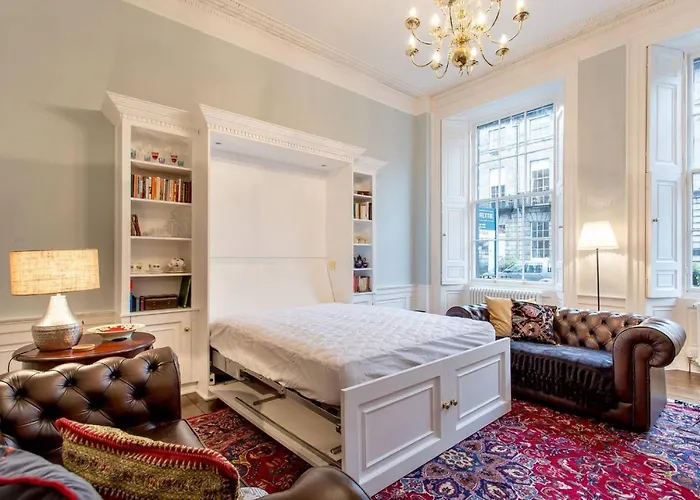 Joivy Converted Flat In Historic Building In New Town