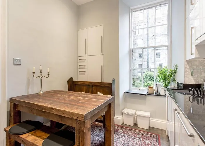 Joivy Converted Flat In Historic Building In New Town Apartament