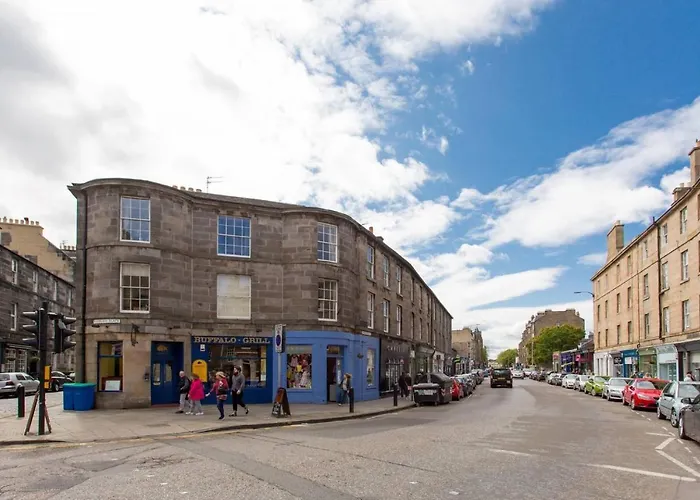 Joivy Stylish In Trendy New Town Location