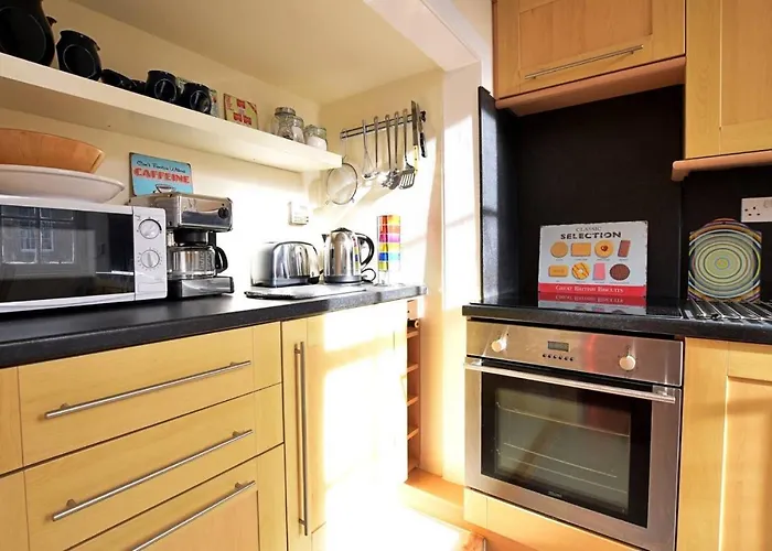 아파트 Joivy Bright Flat With Workspace In New Town