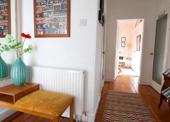 Joivy Bright Flat With Workspace In New Town *