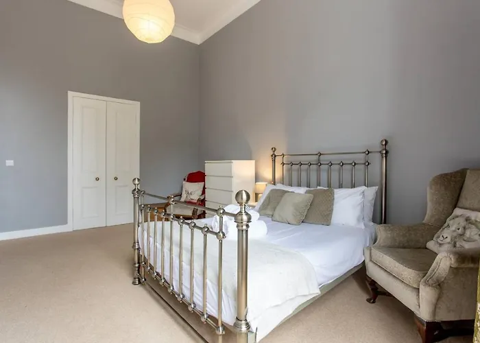 Joivy Spacious In New Town Prime Location Lejlighed