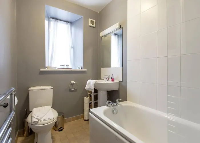 Joivy Spacious In New Town Prime Location Lejlighed