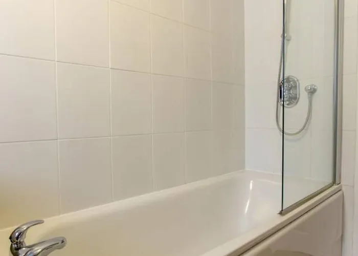 Joivy Spacious In New Town Prime Location Lejlighed