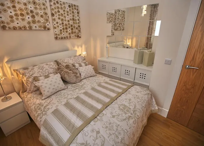Pearl - Dalry House *