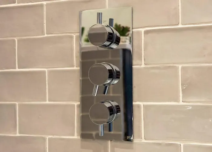 شقة Guestready - Modern 5 Minutes Walk From Princes Street *