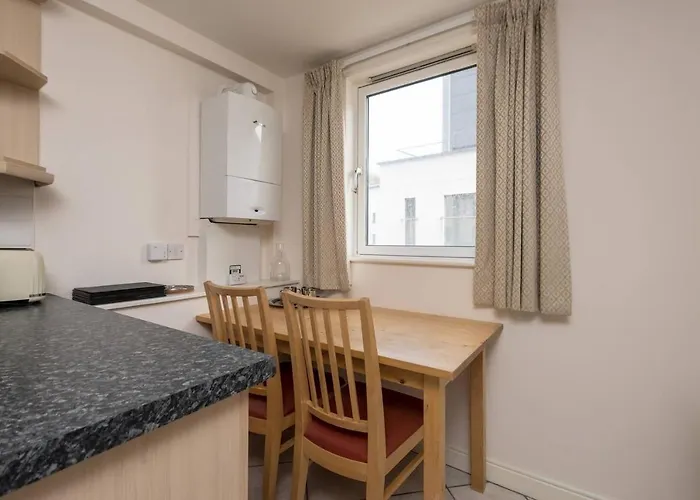 Joivy Old Town With Parking Close To Royal Mile Апартаменты Эдинбург