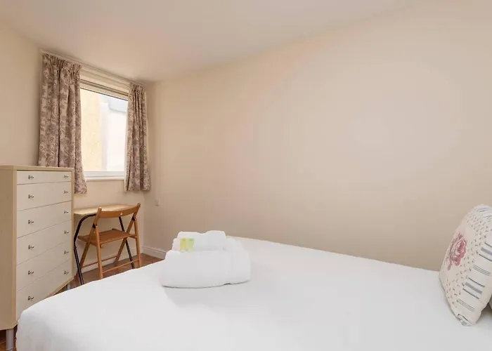 Апартаменты Joivy Old Town With Parking Close To Royal Mile *