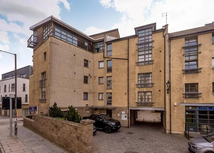 Joivy Old Town With Parking Close To Royal Mile Апартаменты Эдинбург