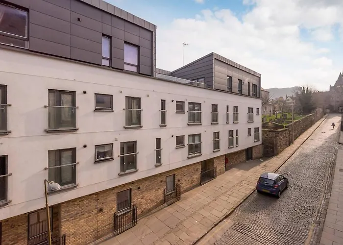 Joivy Old Town With Parking Close To Royal Mile Апартаменты Эдинбург