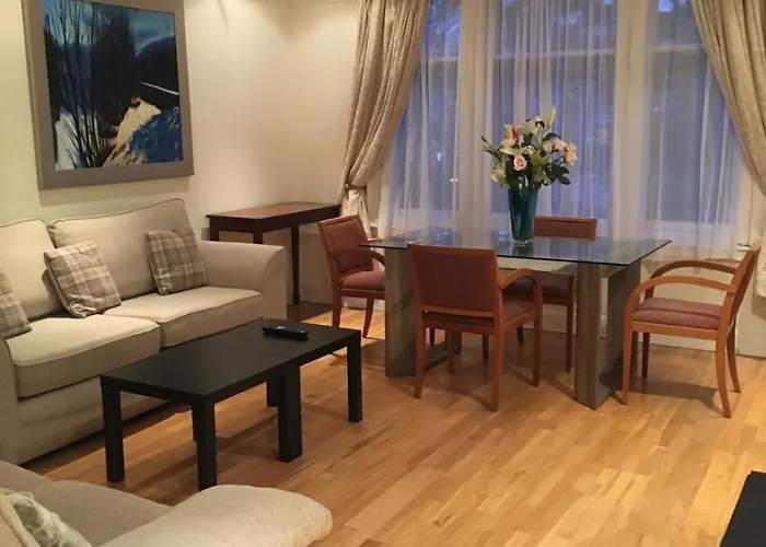 Lanark Apartment *
