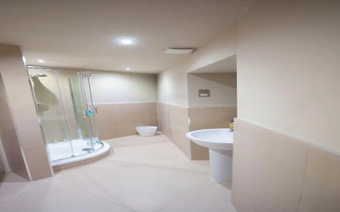 パーマーストン スイーツ アパートホテル エディンバラ