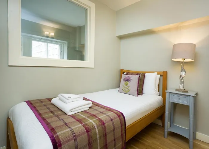 Nicolson Aparthotel 4*