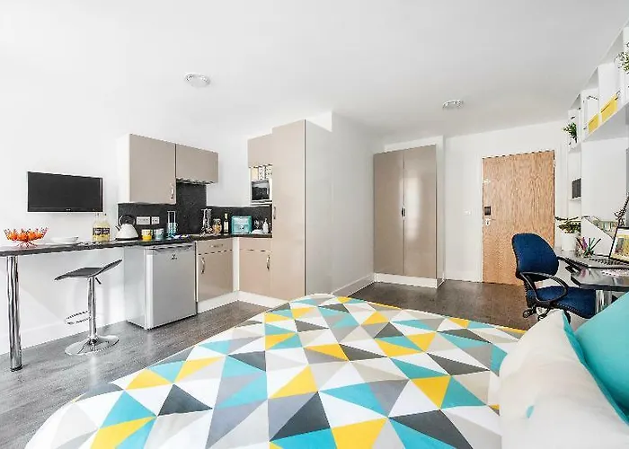 Hotel Destiny Student - Holyrood