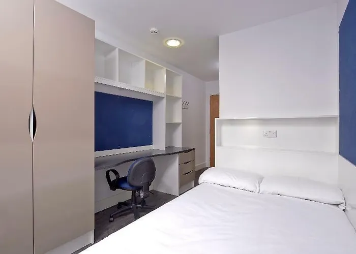 Destiny Student - Holyrood 2*