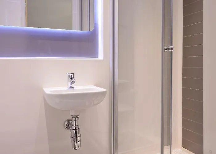 Destiny Student - Holyrood