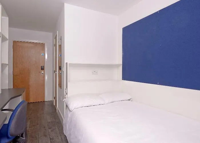 Destiny Student - Holyrood 2*