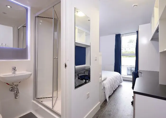 Destiny Student - Holyrood