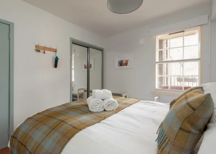 The Wee Highland Coo Apartment Edinburgh