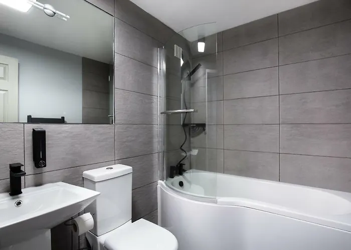 Апартаменты Holyrood Skyline *