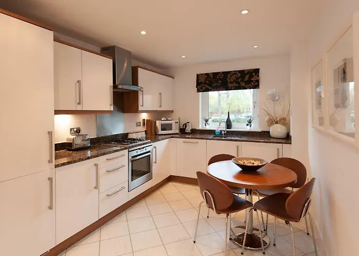 דירה The Corstorphine No. 1