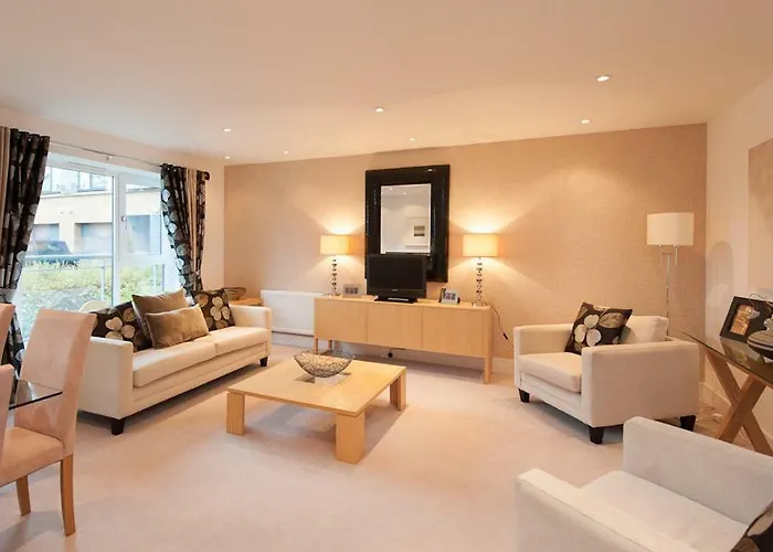 דירה The Corstorphine No. 1