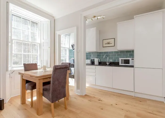Daire Altido Elegant Georgian 2-bedrm Apt In Heart Of Old Town Edinburgh