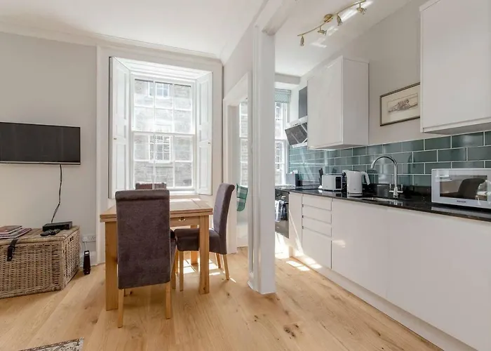 Altido Elegant Georgian 2-bedrm Apt In Heart Of Old Town إدنبرة