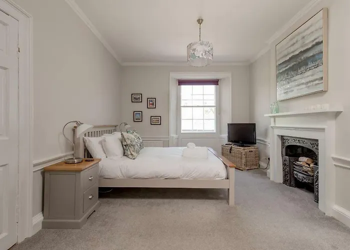 Altido Elegant Georgian 2-bedrm Apt In Heart Of Old Town إدنبرة
