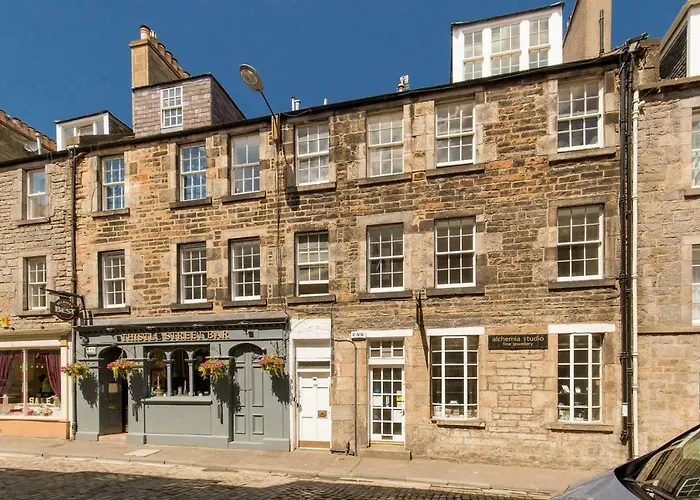 Altido Elegant Georgian 2-bedrm Apt In Heart Of Old Town Edinburgh