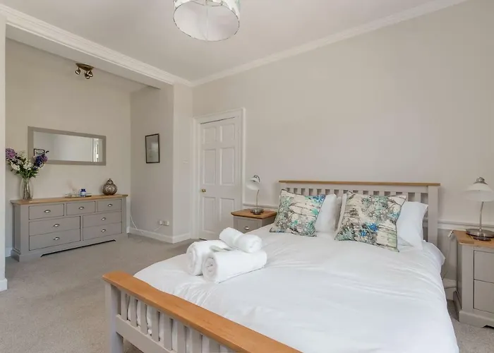 Altido Elegant Georgian 2-bedrm Apt In Heart Of Old Town * Edinburgh