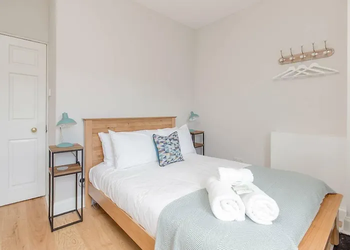 Altido Elegant Georgian 2-bedrm Apt In Heart Of Old Town Edinburgh