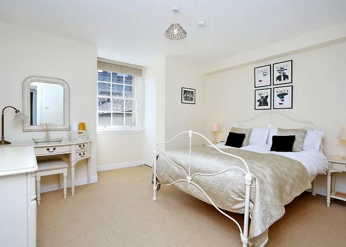 West Bow - Comfy 2 Bed On West Bow Overlooking Grassmarket Lägenhet