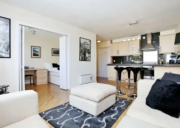 West Bow - Comfy 2 Bed On West Bow Overlooking Grassmarket Lägenhet