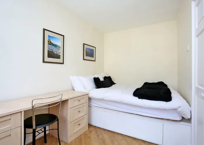 West Bow - Comfy 2 Bed On West Bow Overlooking Grassmarket Lägenhet *