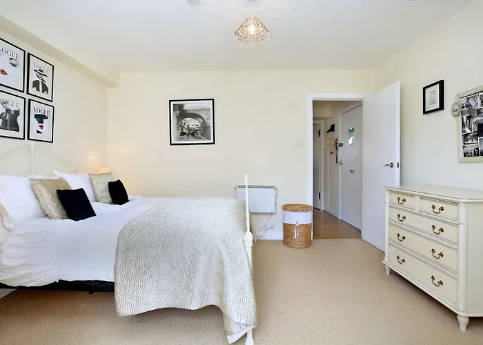 West Bow - Comfy 2 Bed On West Bow Overlooking Grassmarket Lägenhet