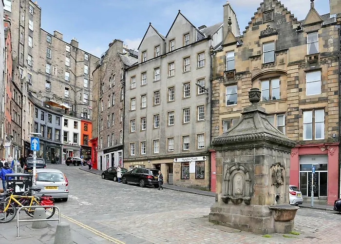 West Bow - Comfy 2 Bed On West Bow Overlooking Grassmarket Lägenhet *