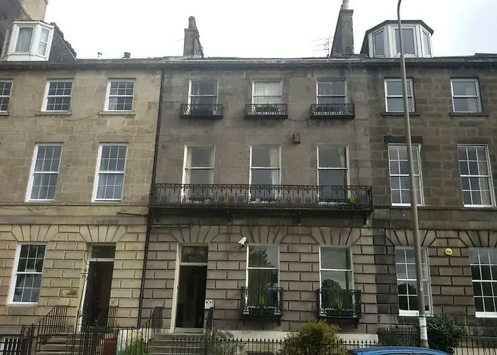 Adelphi Guest house 3*