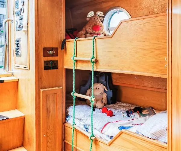 Botel - Houseboats 4*