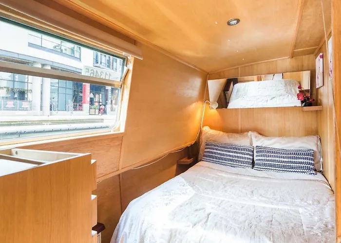 - Houseboats