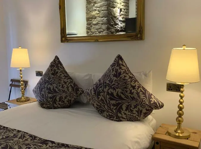 Royal Mile Balconies By The Castle