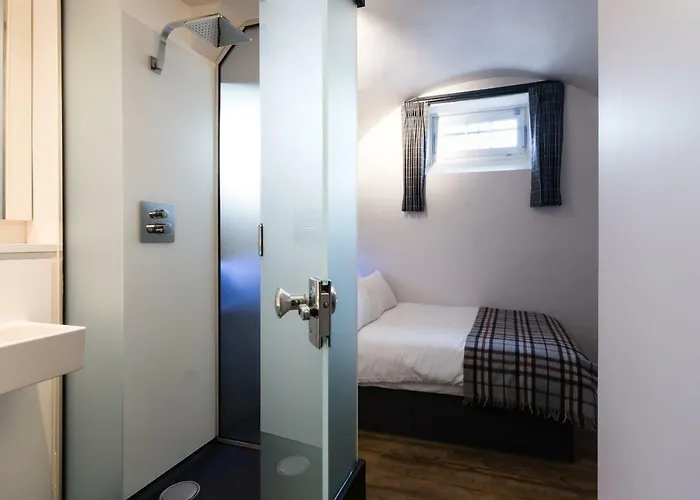 Code - The Court, Ostello Edimburgo